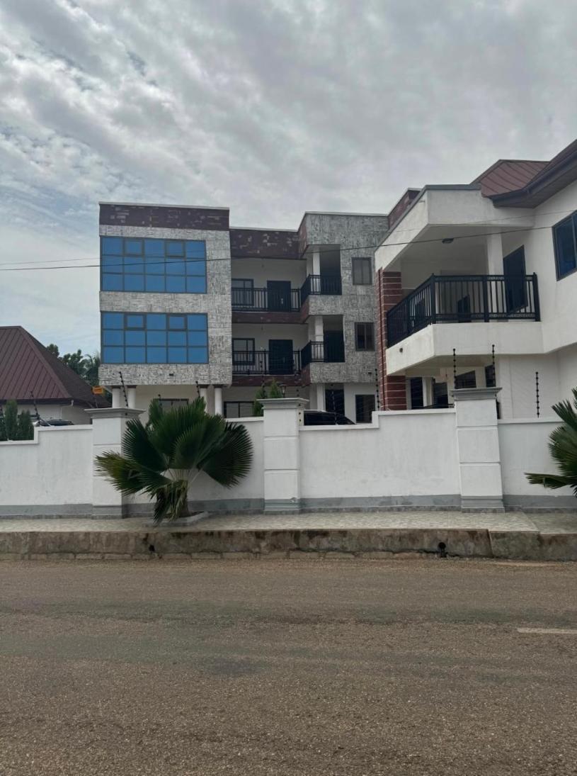 Baffour Apartments Adiebeba Exterior foto