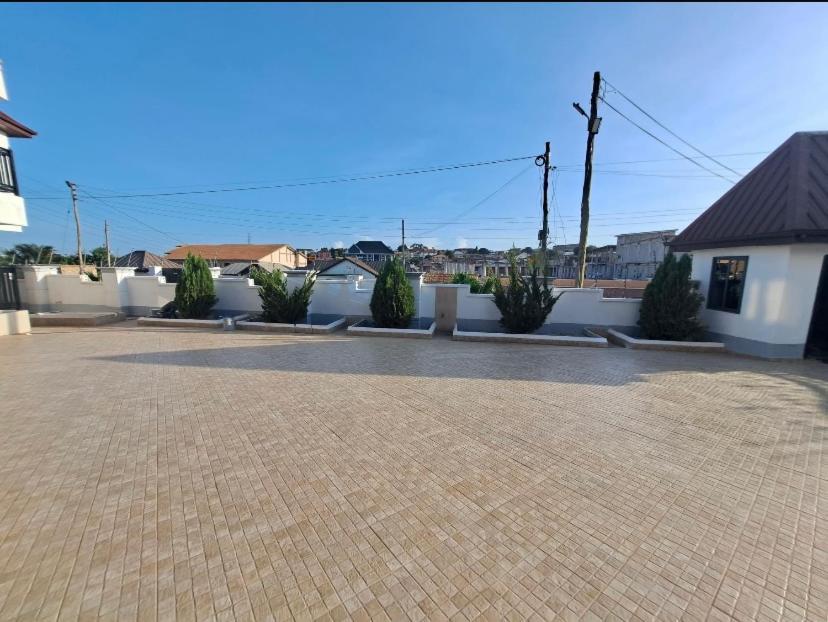 Baffour Apartments Adiebeba Exterior foto